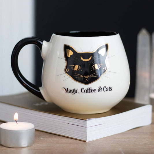 Tasse ronde avec motif magique, café et chats